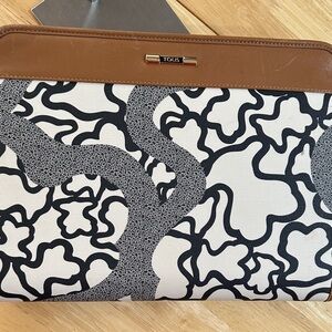 Tous NWT File Folder Black and White Artistic File Folder with Brown Trim